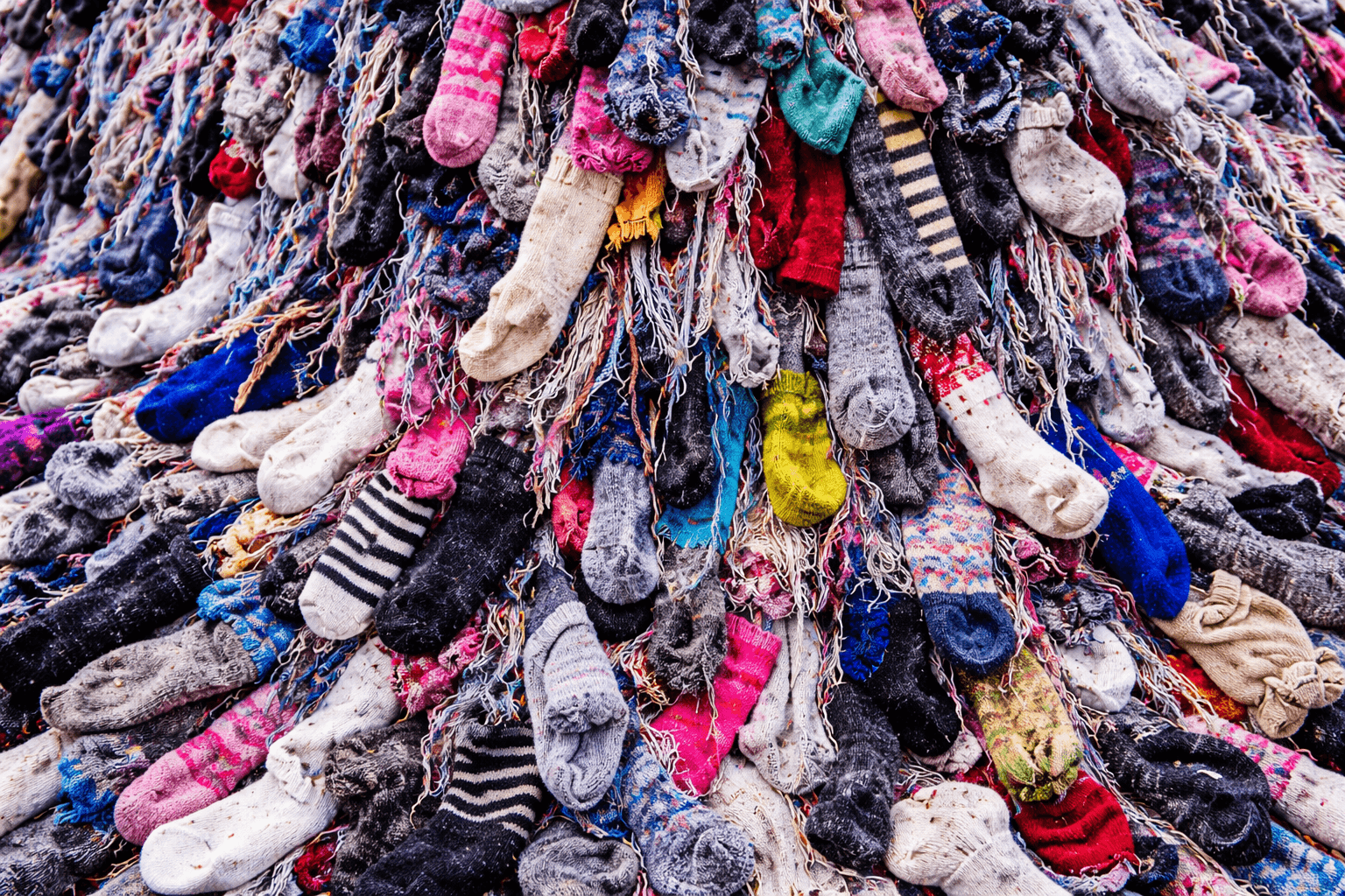 Illustration of textile recycling and blended yarn separation